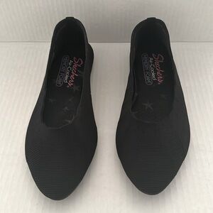 Brand new Sketchers air cooled memory foam super stretch ballet flats.